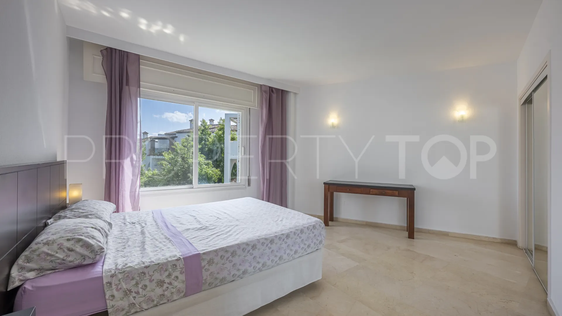 Ático en venta de 3 dormitorios en Estepona