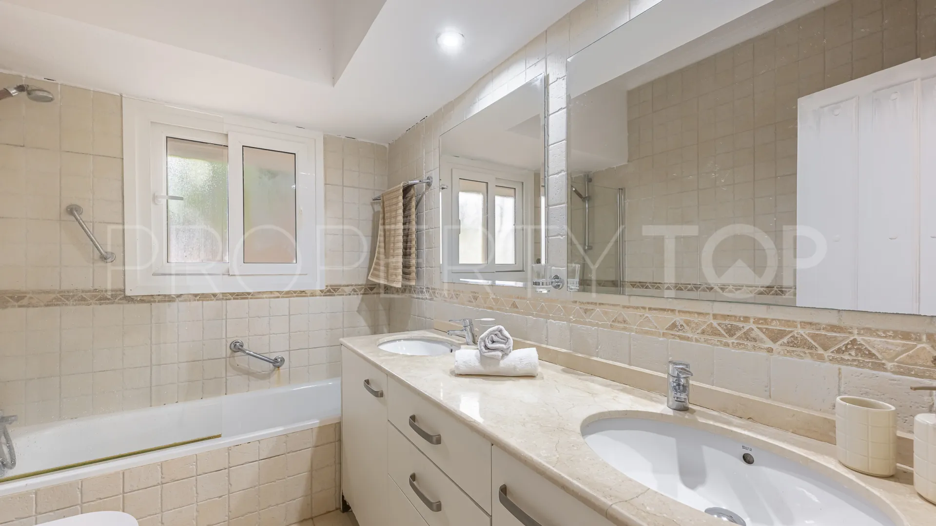 Se vende casa en Buenas Noches con 3 dormitorios