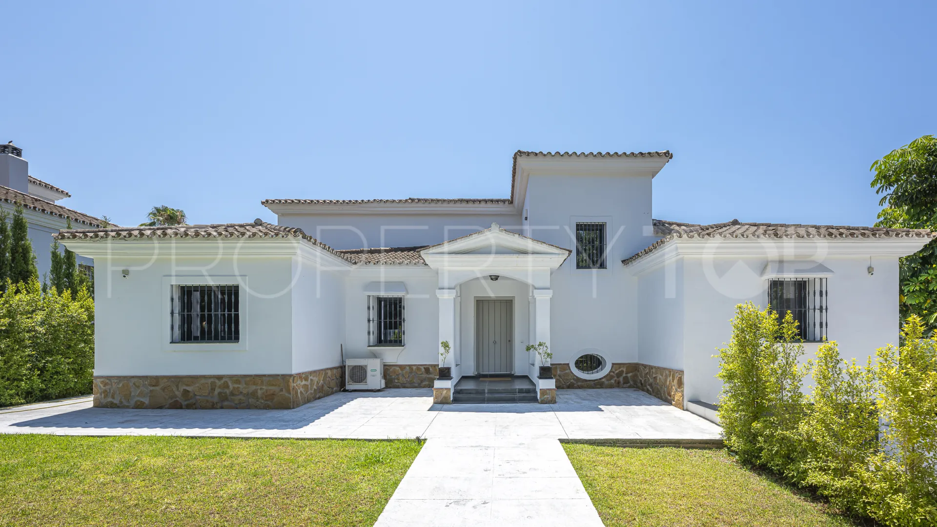 6 bedrooms Aloha villa for sale