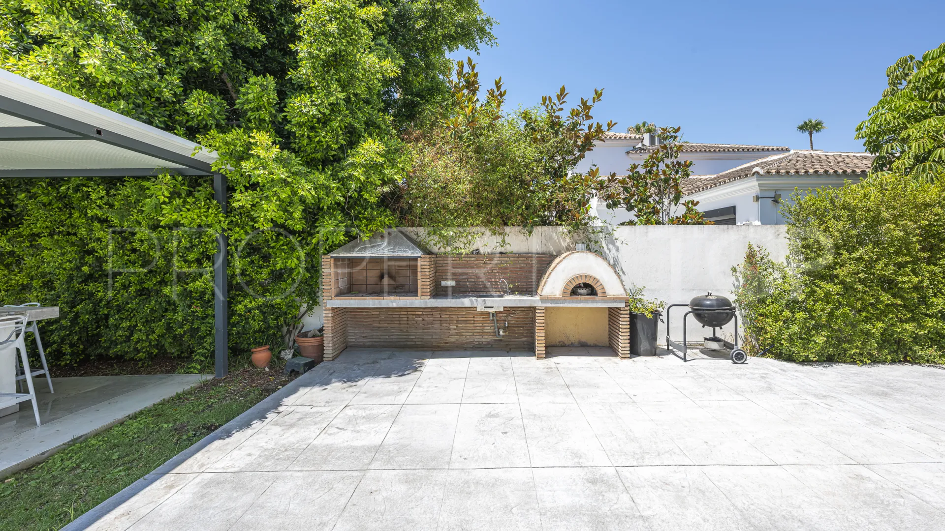 6 bedrooms Aloha villa for sale