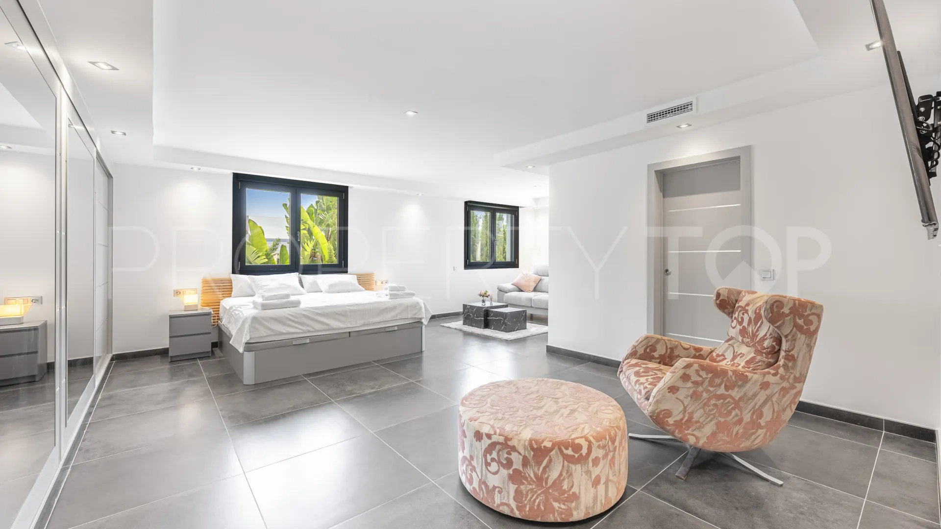 6 bedrooms Aloha villa for sale