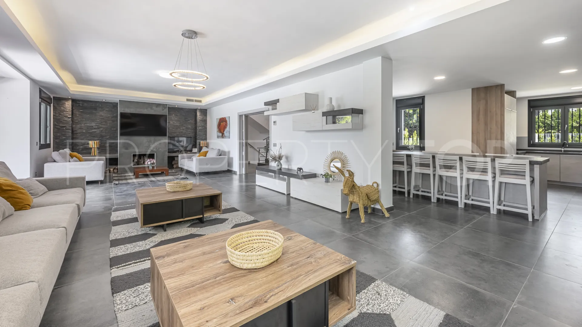 6 bedrooms Aloha villa for sale