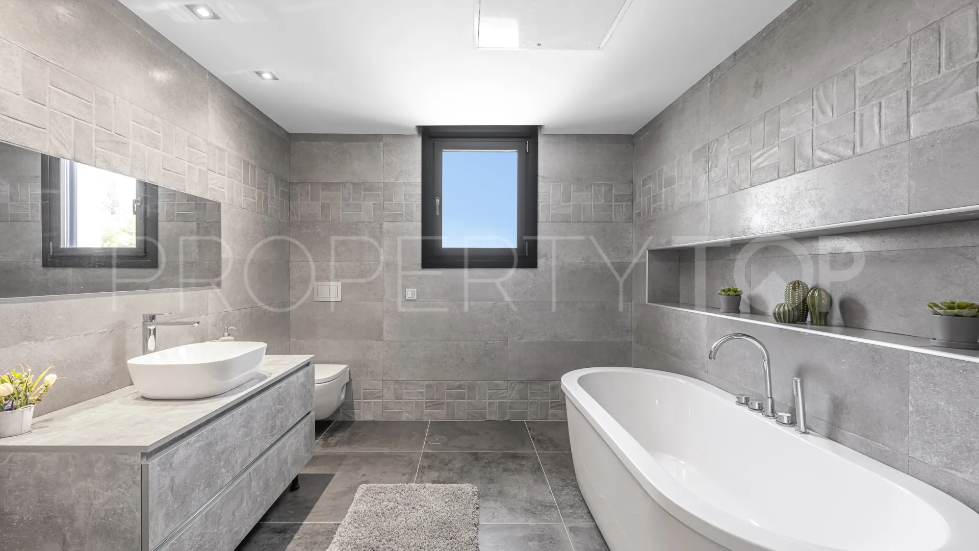 6 bedrooms Aloha villa for sale