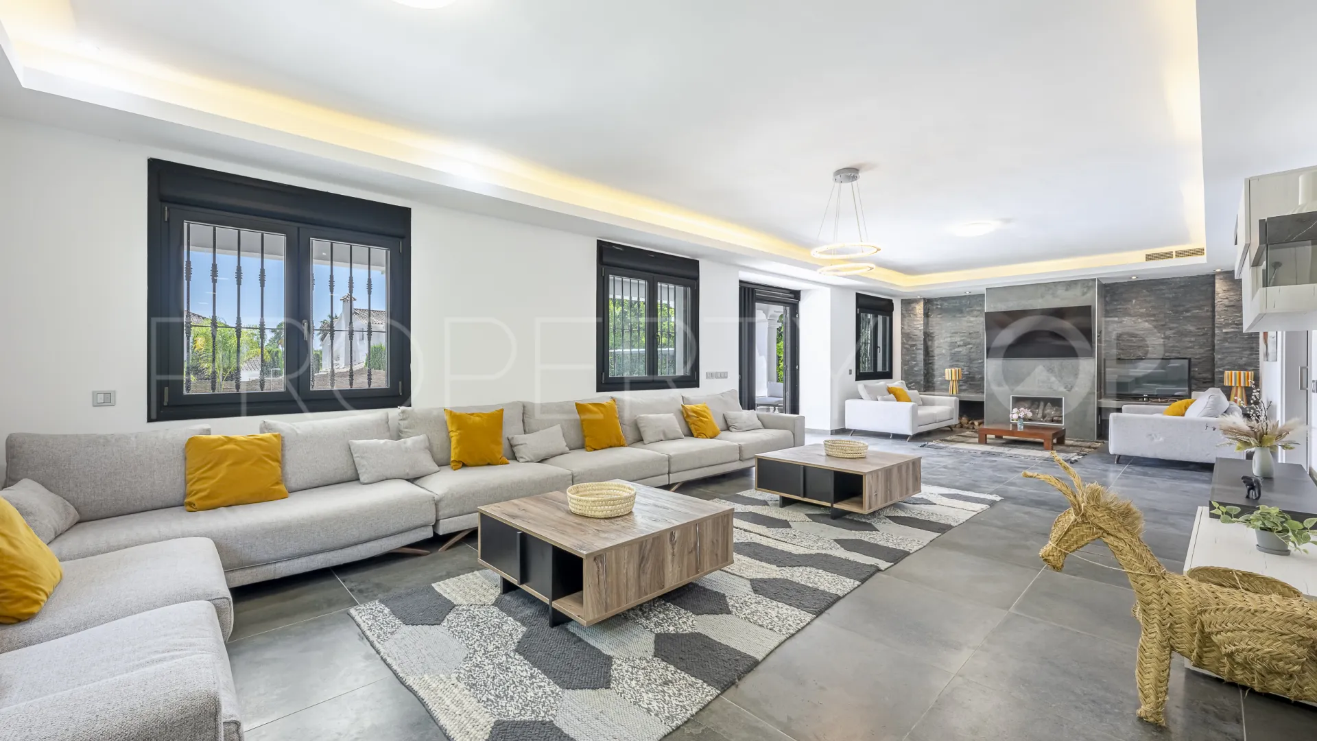 6 bedrooms Aloha villa for sale