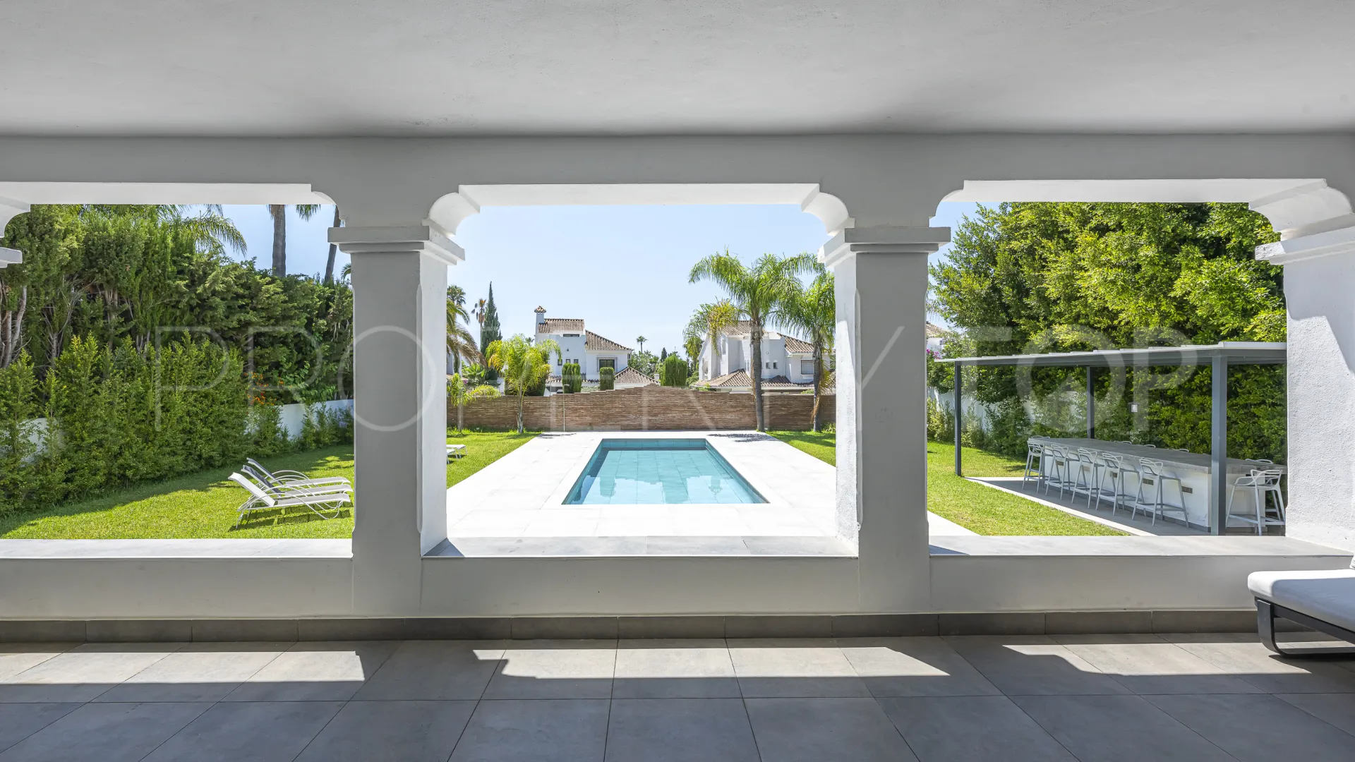 6 bedrooms Aloha villa for sale