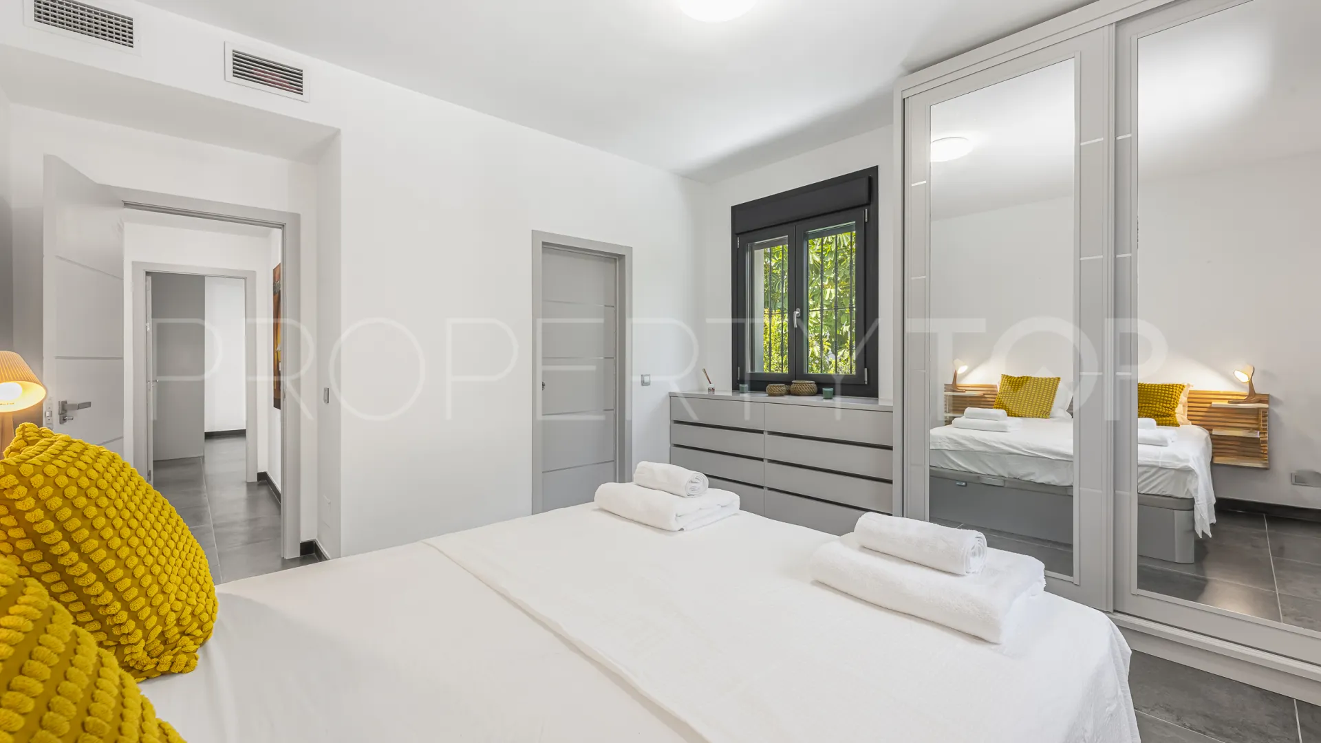 6 bedrooms Aloha villa for sale