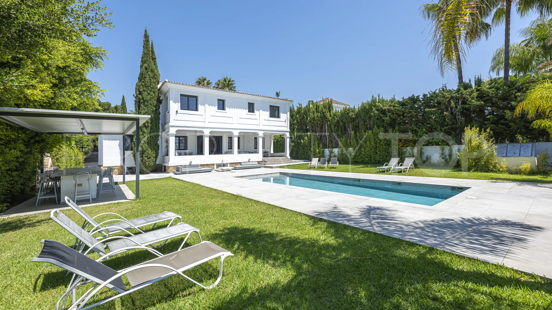 6 bedrooms Aloha villa for sale