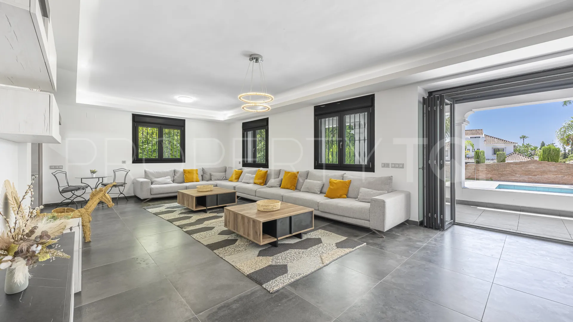 6 bedrooms Aloha villa for sale