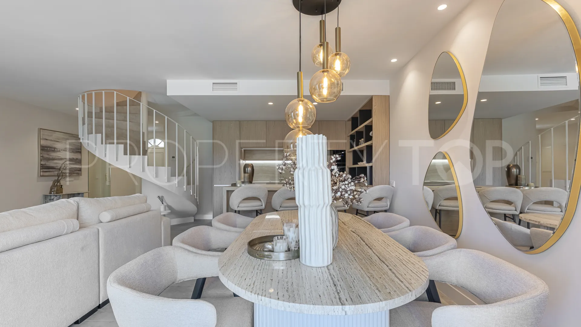 Duplex de 4 dormitorios en venta en Aloha Gardens