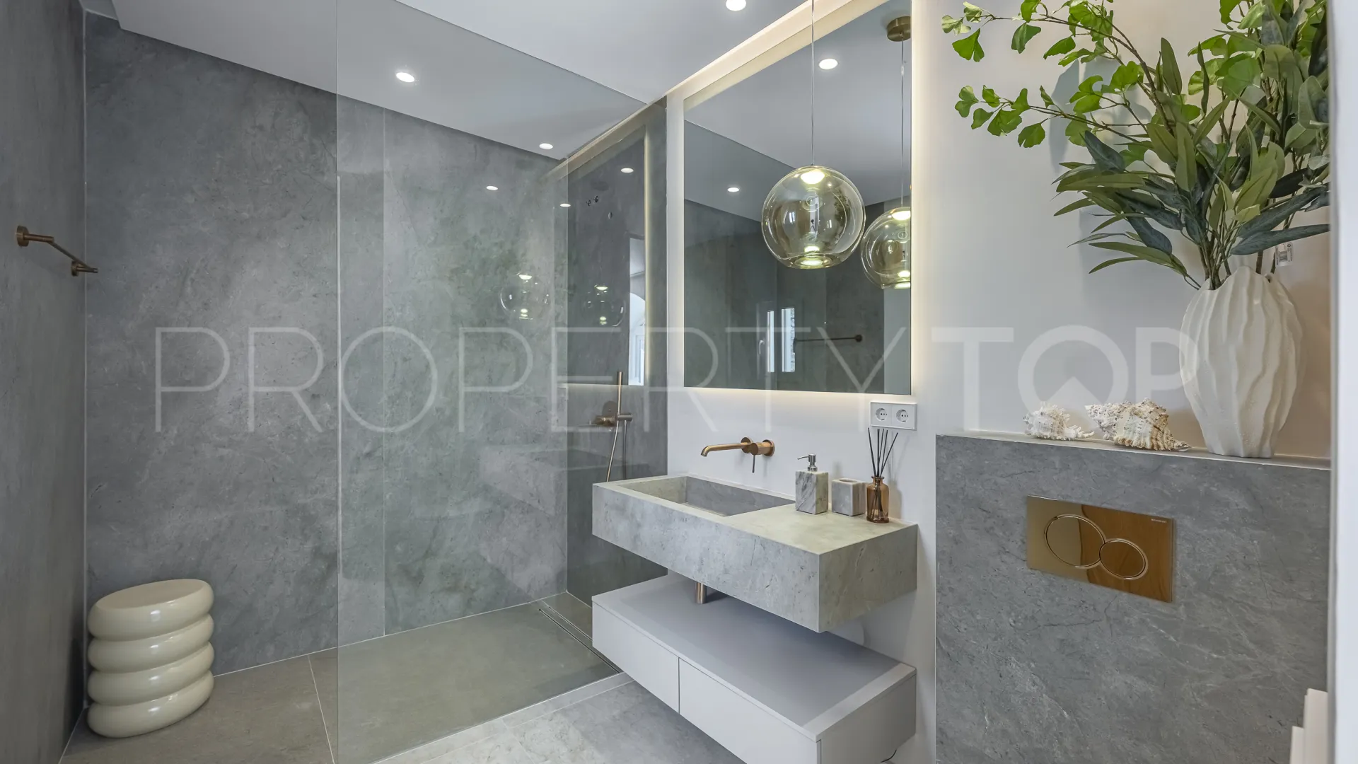 Duplex de 4 dormitorios en venta en Aloha Gardens