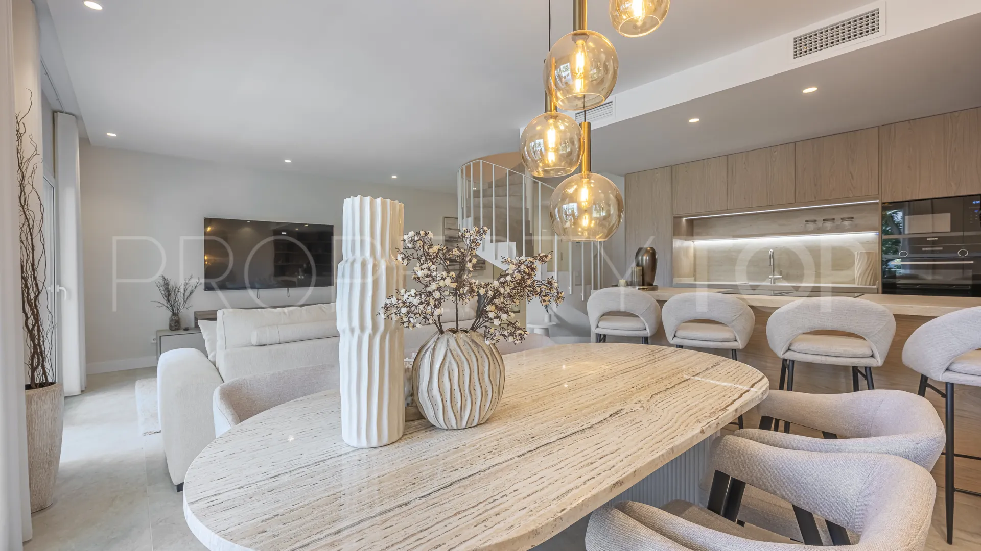 Duplex de 4 dormitorios en venta en Aloha Gardens
