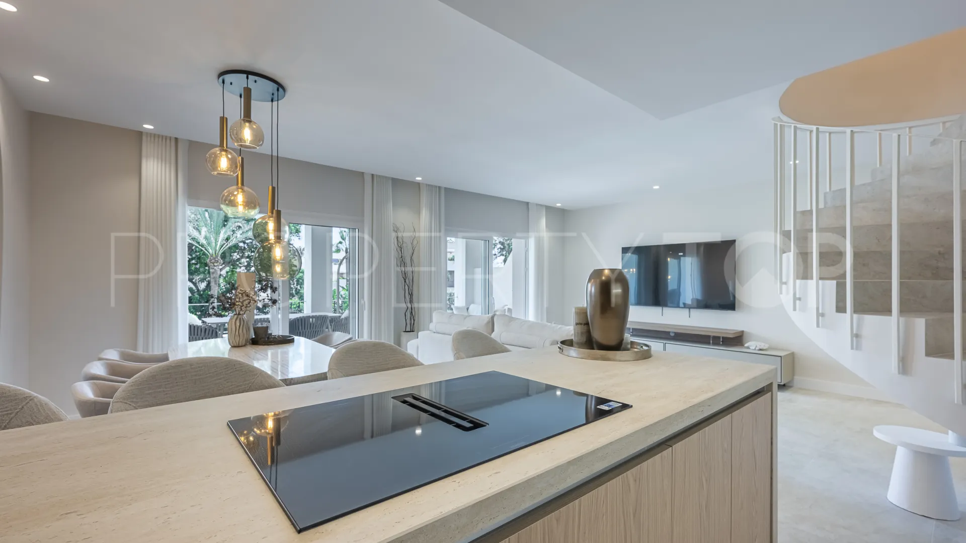 Duplex de 4 dormitorios en venta en Aloha Gardens