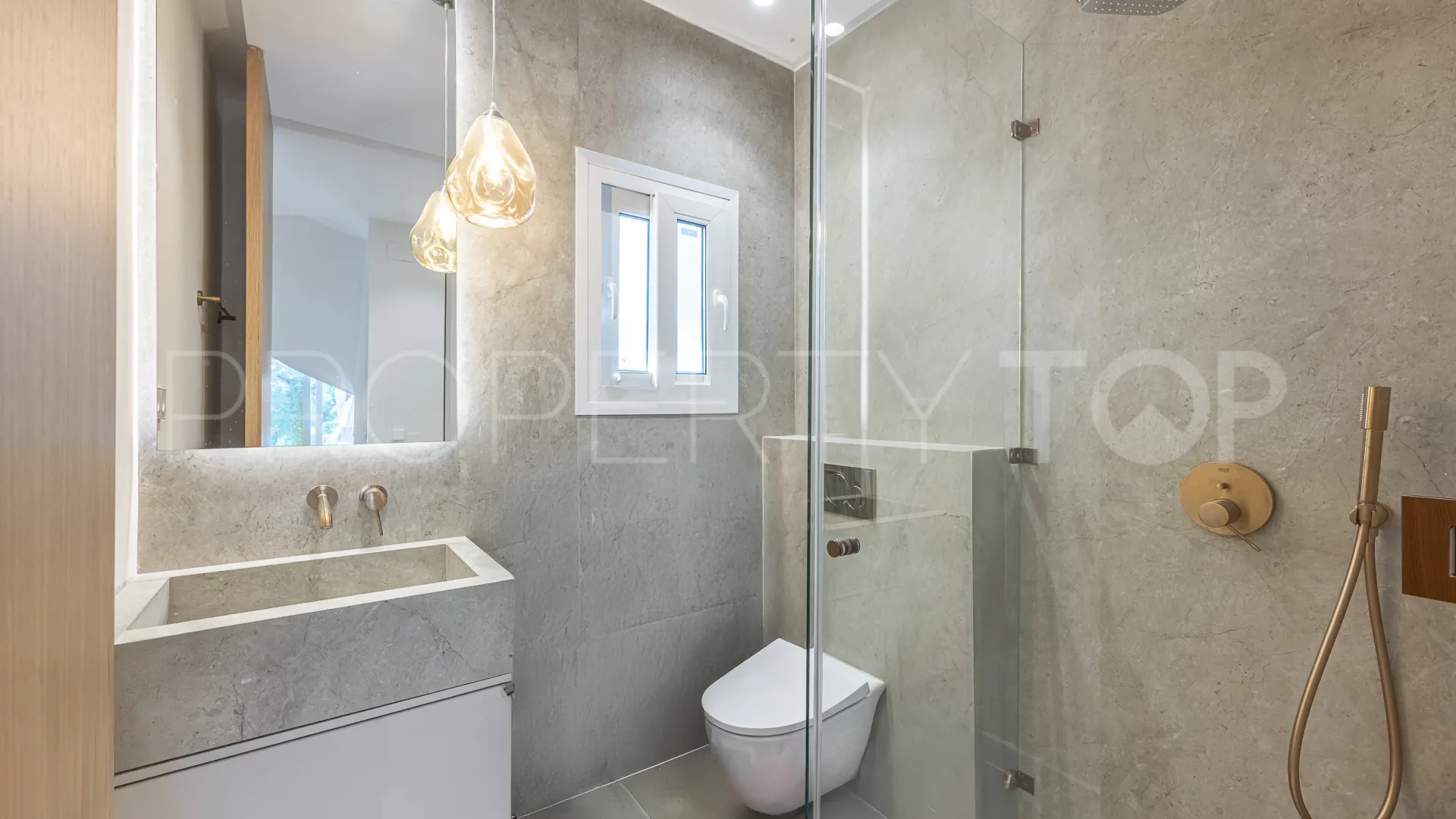 Duplex de 4 dormitorios en venta en Aloha Gardens