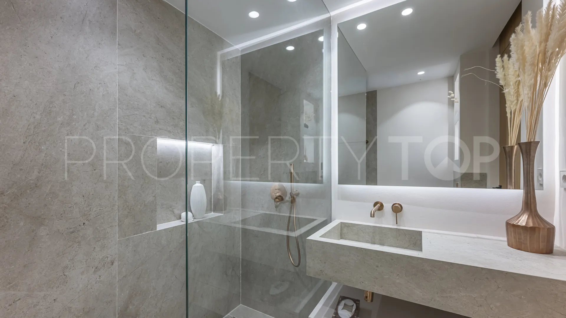 Duplex de 4 dormitorios en venta en Aloha Gardens