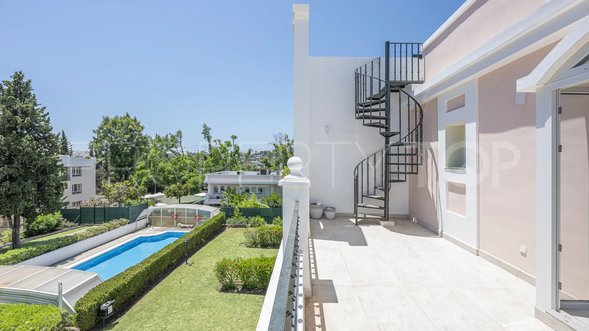 Duplex de 4 dormitorios en venta en Aloha Gardens