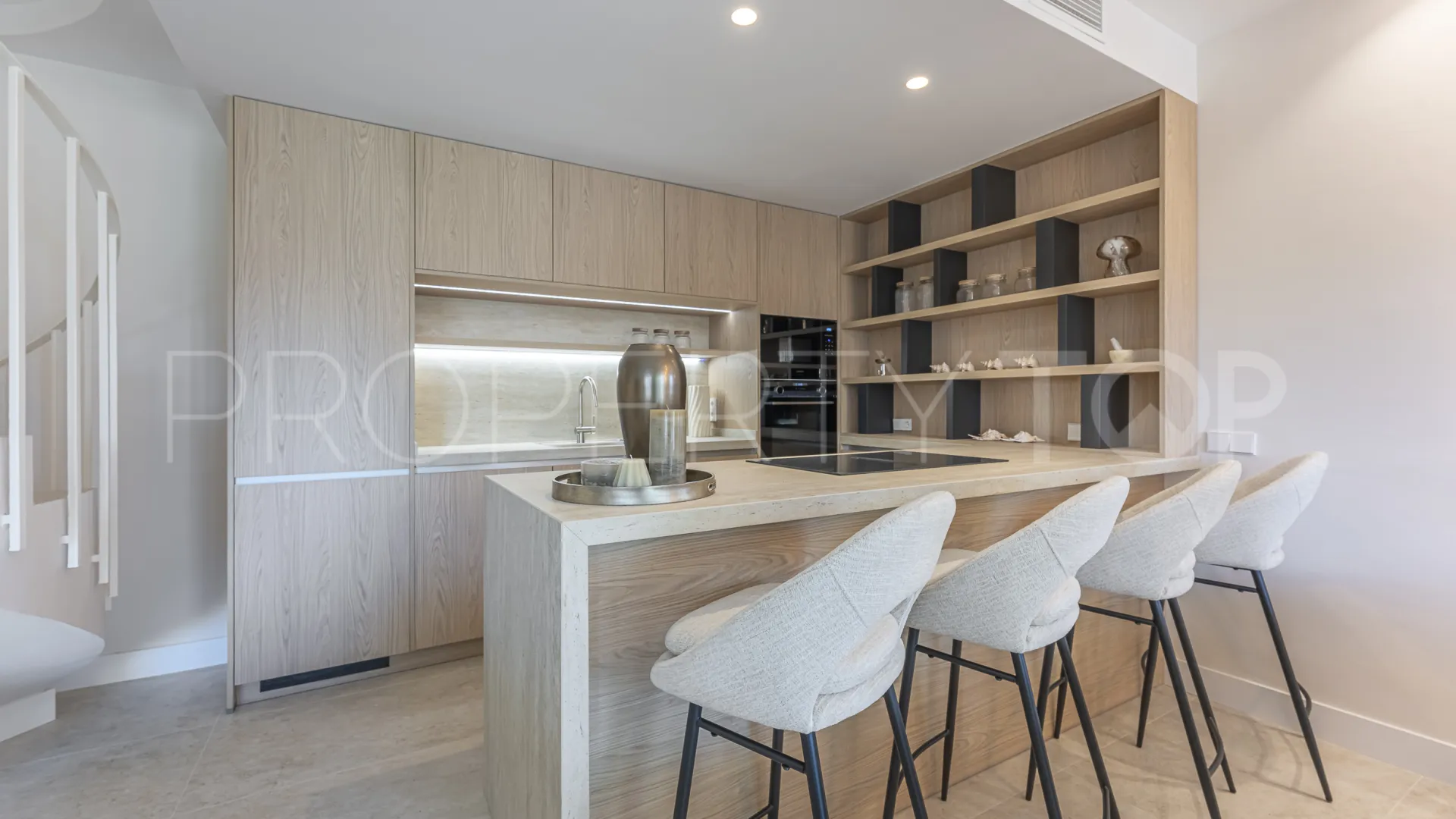 Duplex de 4 dormitorios en venta en Aloha Gardens