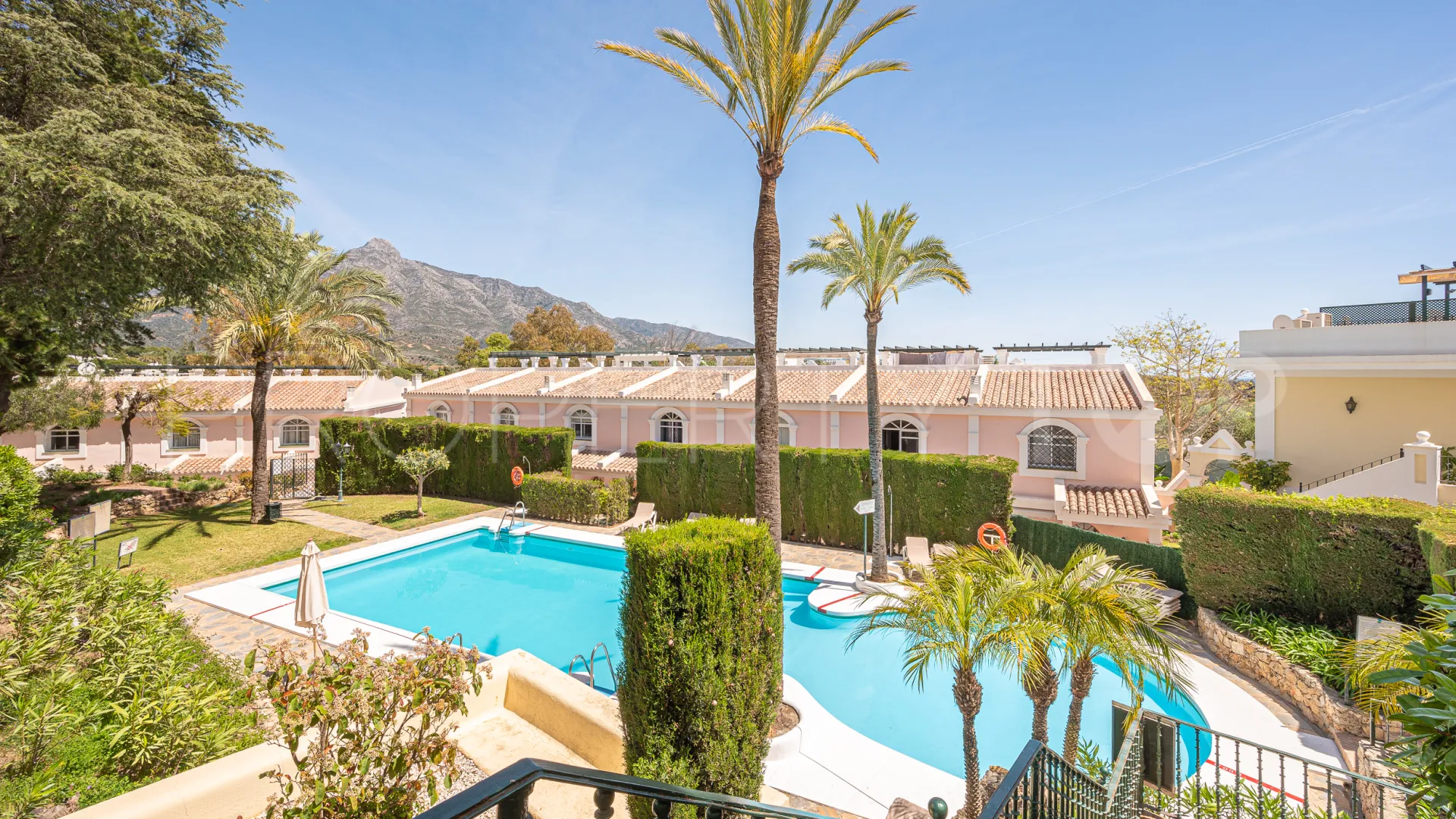 Duplex de 4 dormitorios en venta en Aloha Gardens