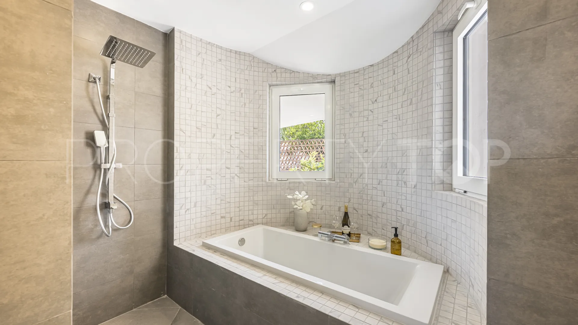 For sale town house in Marbella with 2 bedrooms