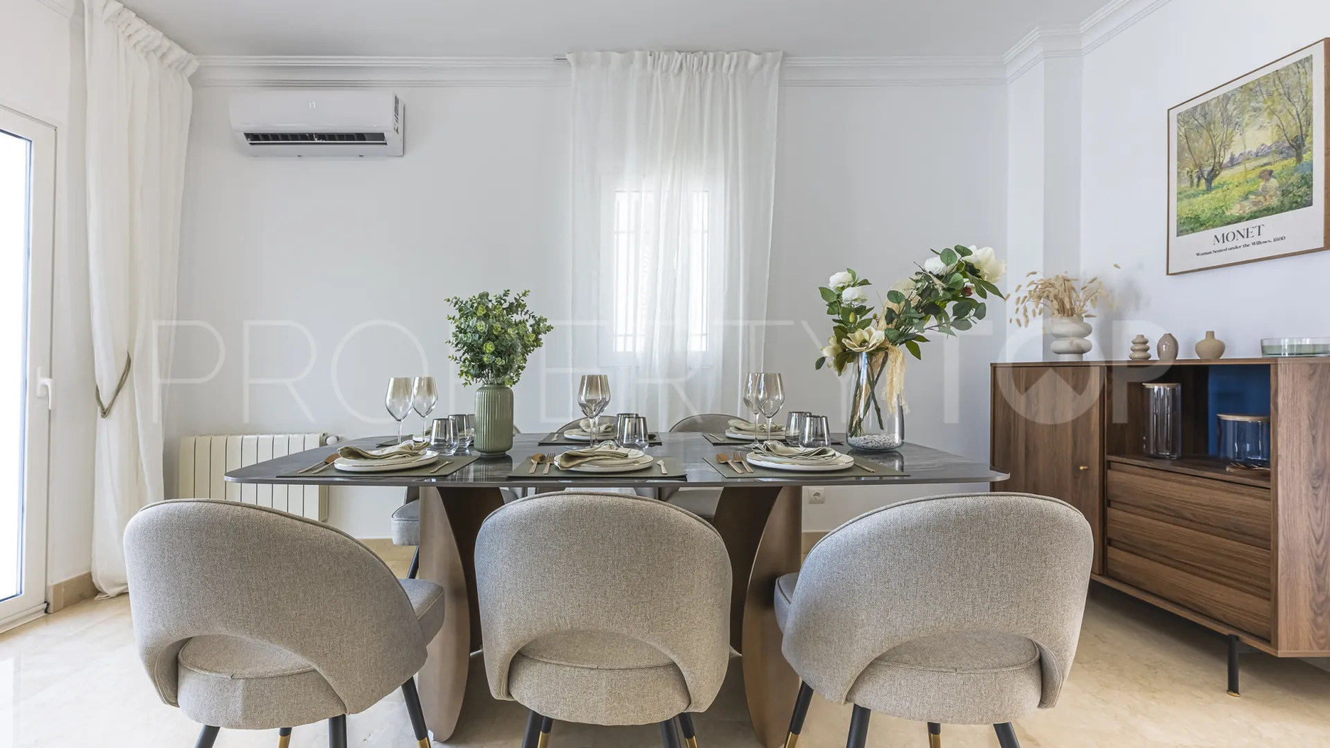 For sale town house in Marbella with 2 bedrooms