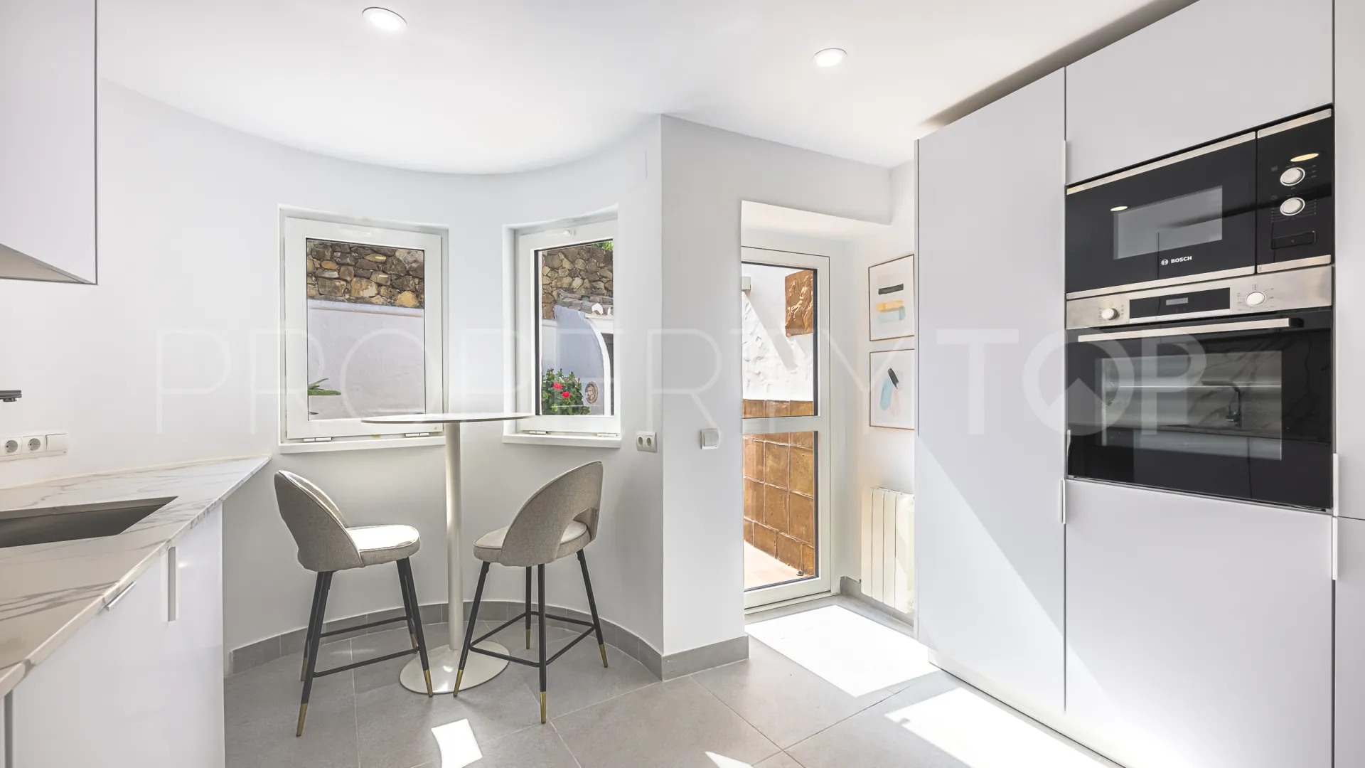 For sale town house in Marbella with 2 bedrooms