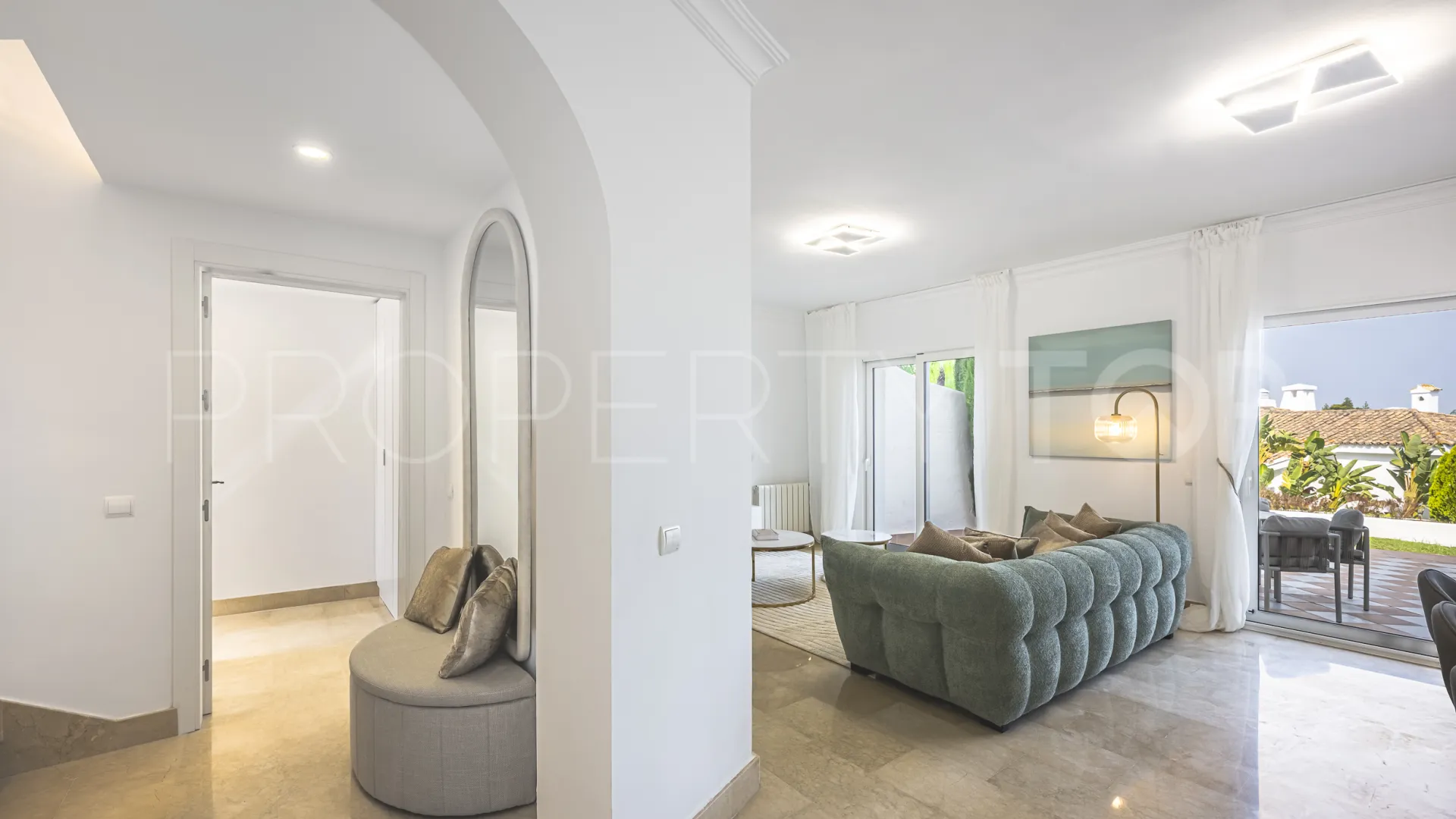 For sale town house in Marbella with 2 bedrooms