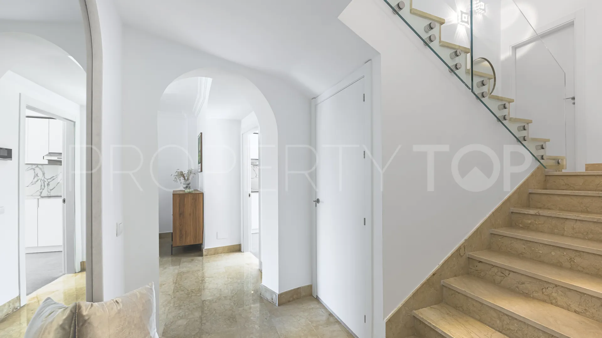 For sale town house in Marbella with 2 bedrooms