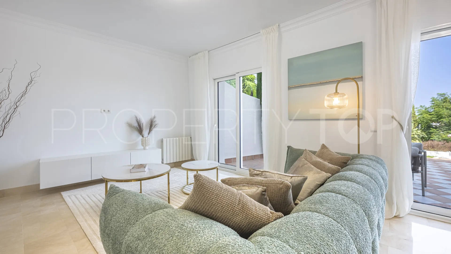 For sale town house in Marbella with 2 bedrooms