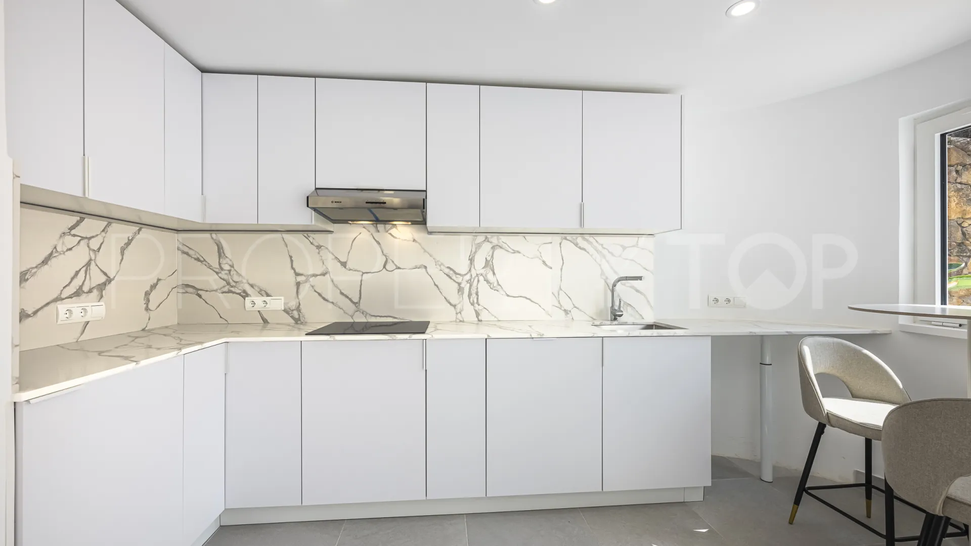 For sale town house in Marbella with 2 bedrooms
