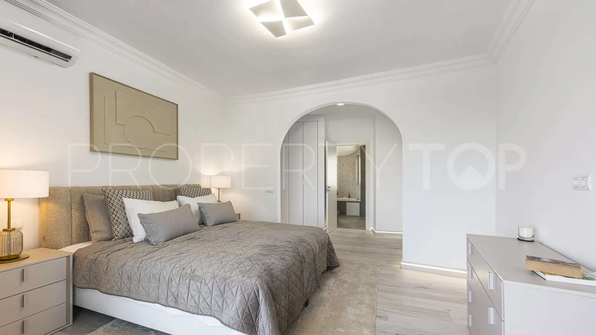 For sale town house in Marbella with 2 bedrooms