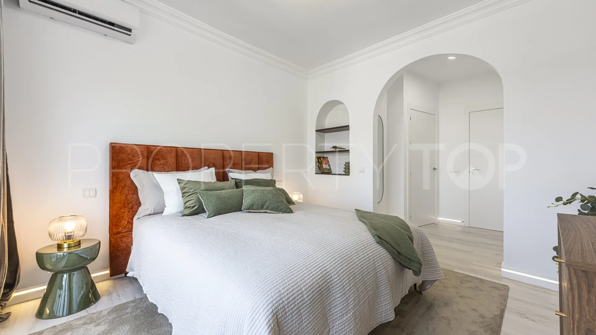 For sale town house in Marbella with 2 bedrooms