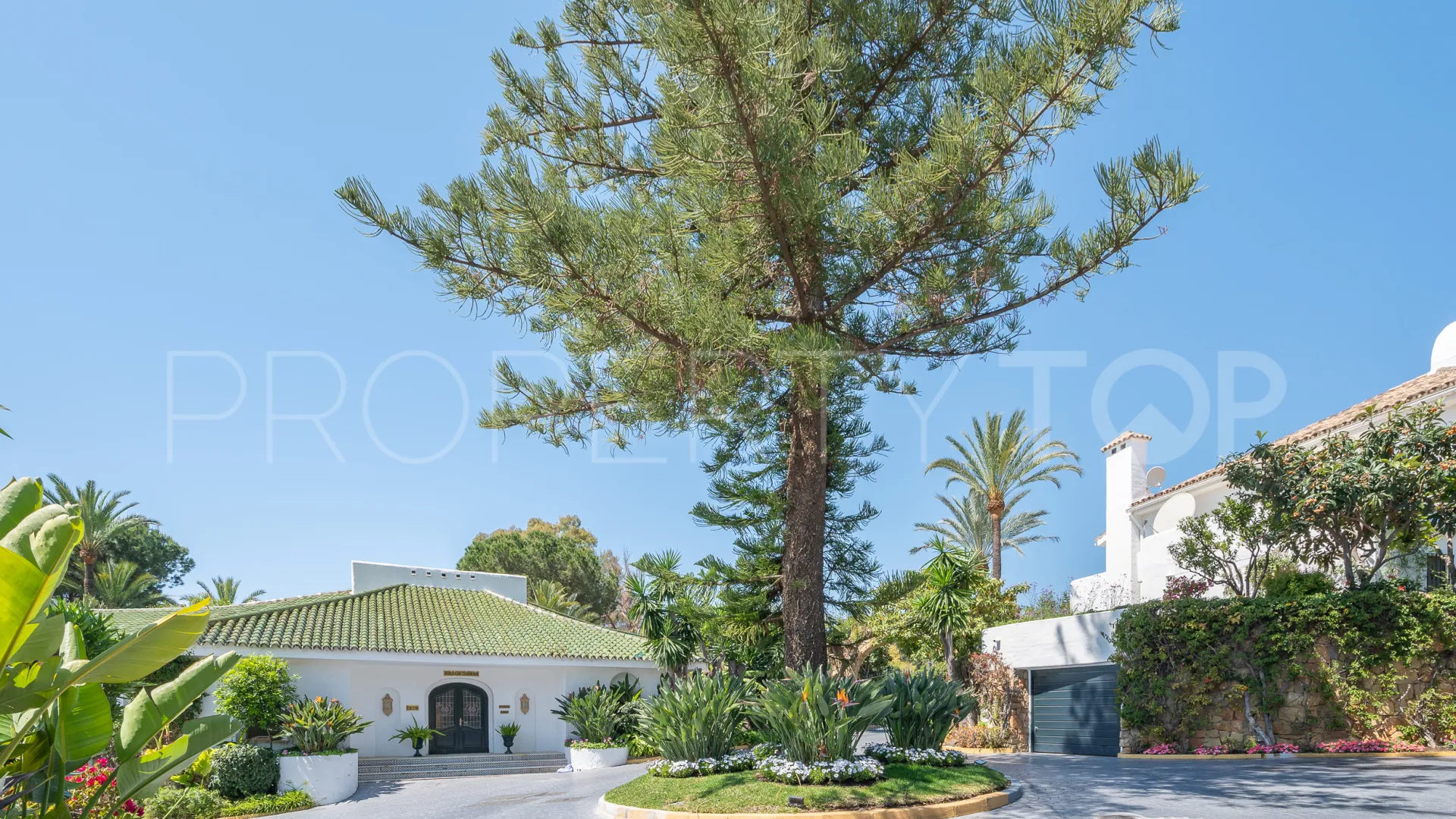 For sale town house in Marbella with 2 bedrooms