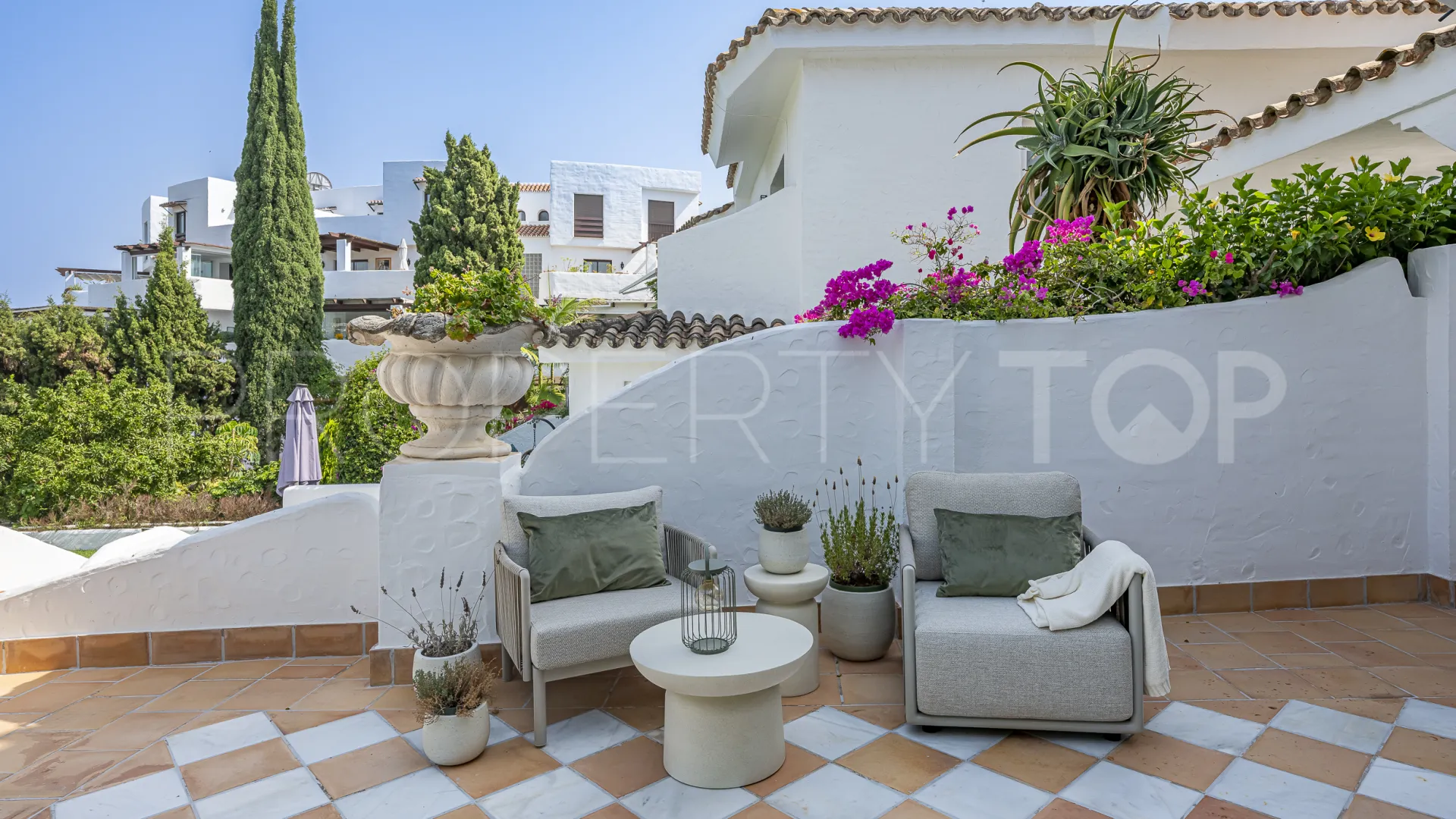 For sale town house in Marbella with 2 bedrooms