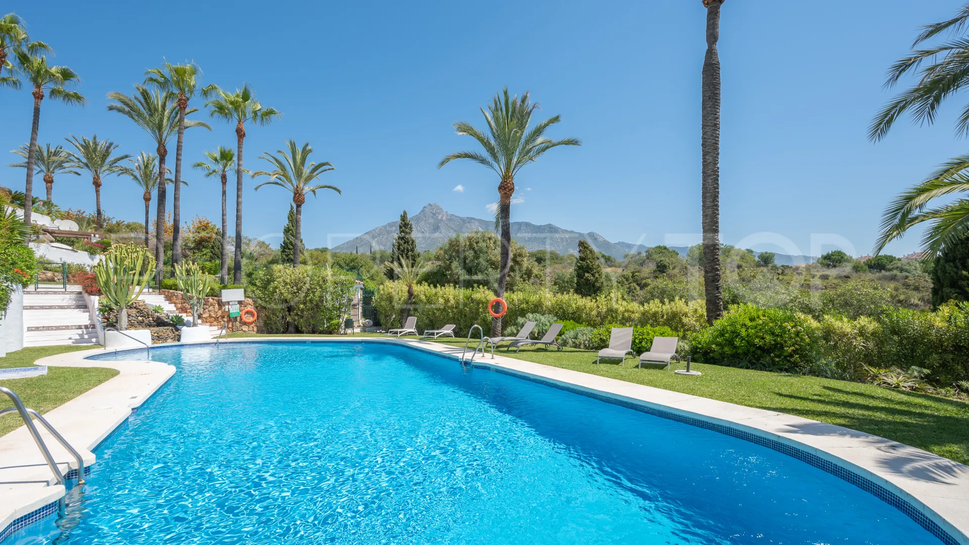 For sale town house in Marbella with 2 bedrooms