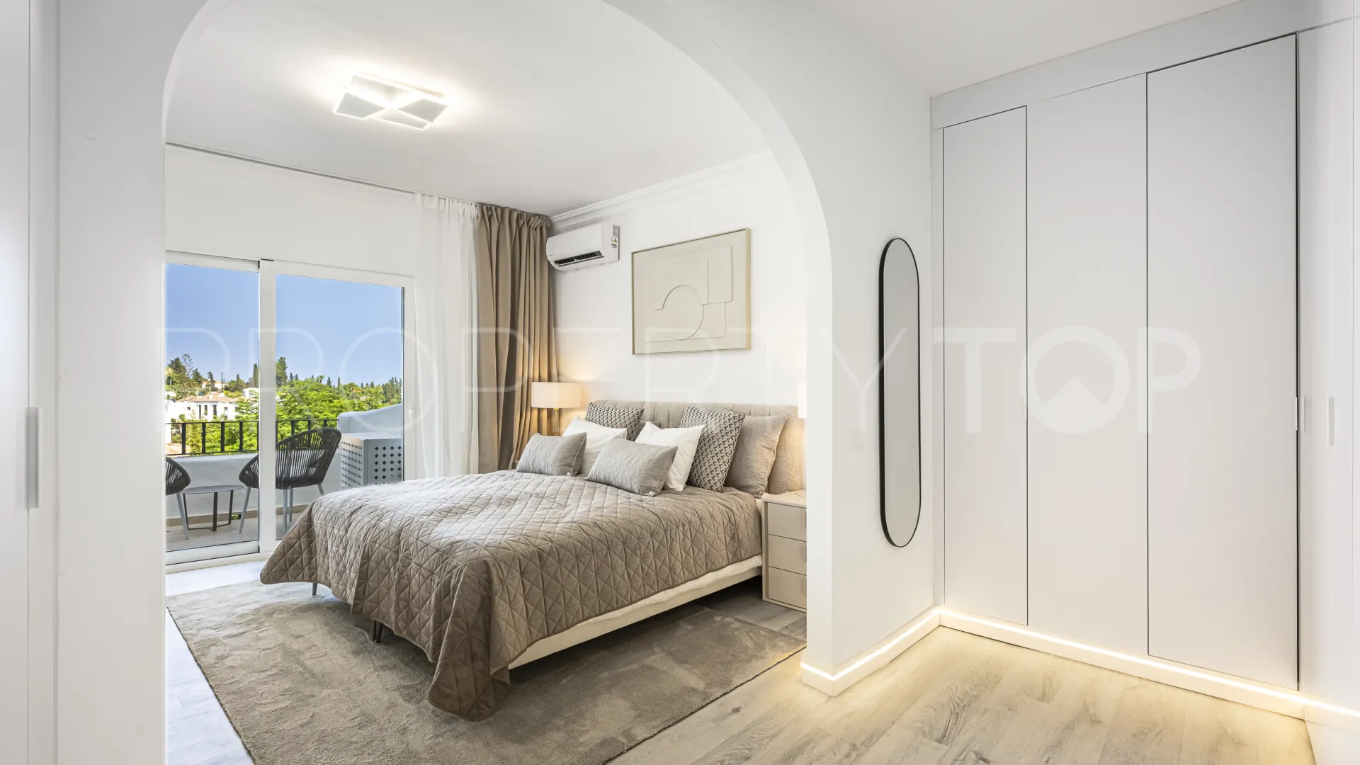 For sale town house in Marbella with 2 bedrooms