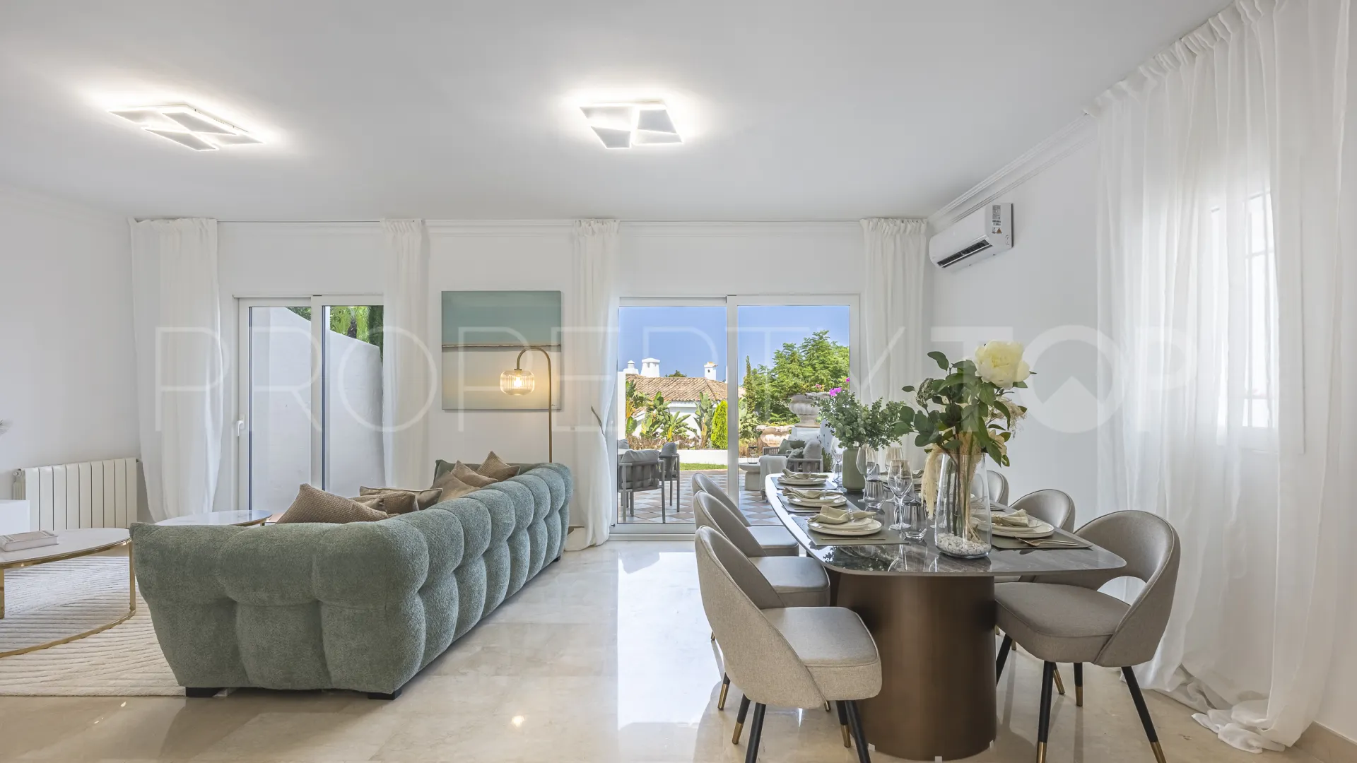For sale town house in Marbella with 2 bedrooms