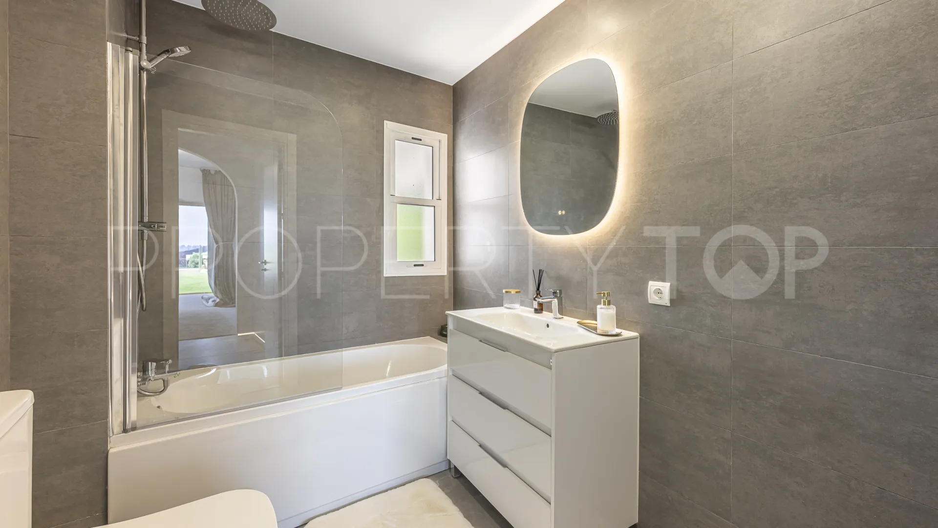 For sale town house in Marbella with 2 bedrooms