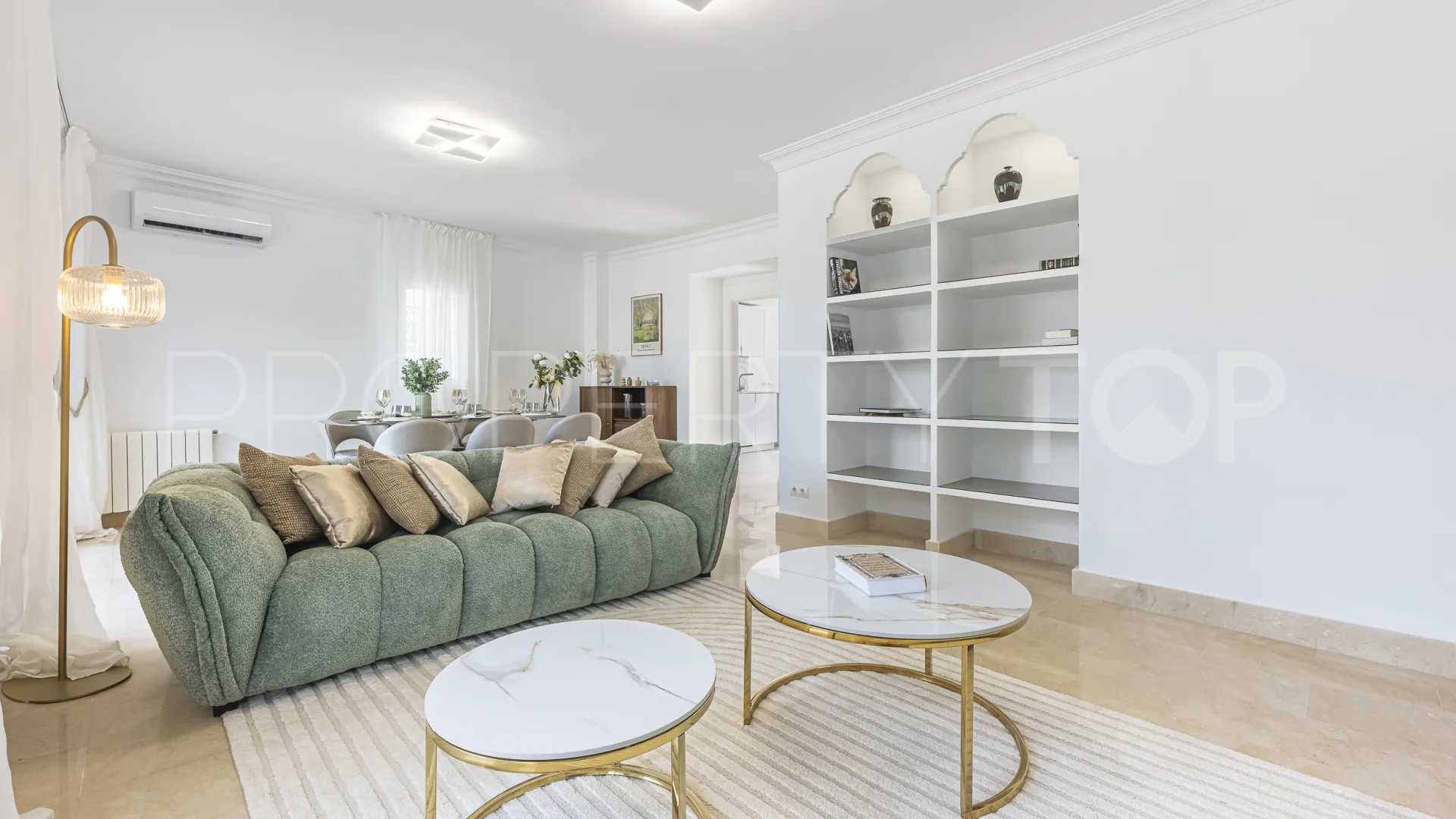 For sale town house in Marbella with 2 bedrooms