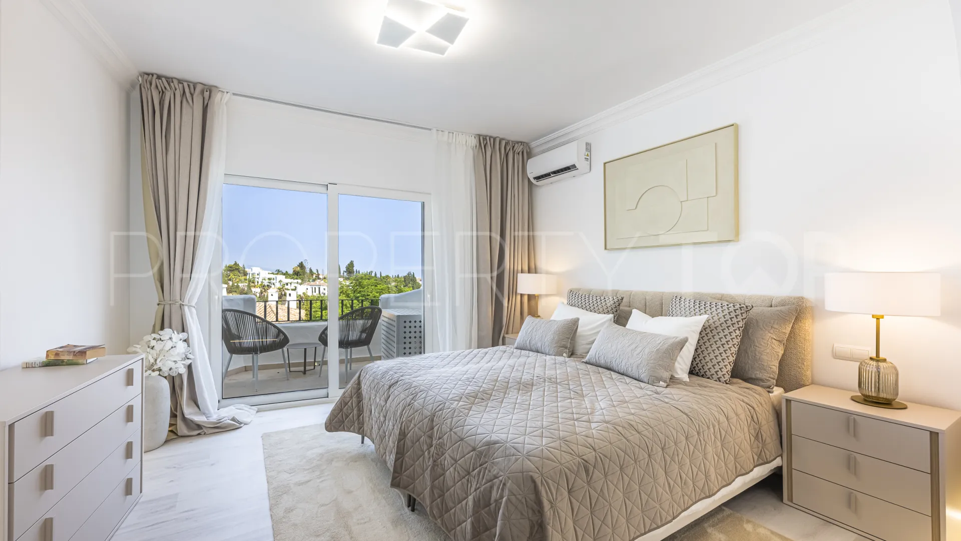 For sale town house in Marbella with 2 bedrooms