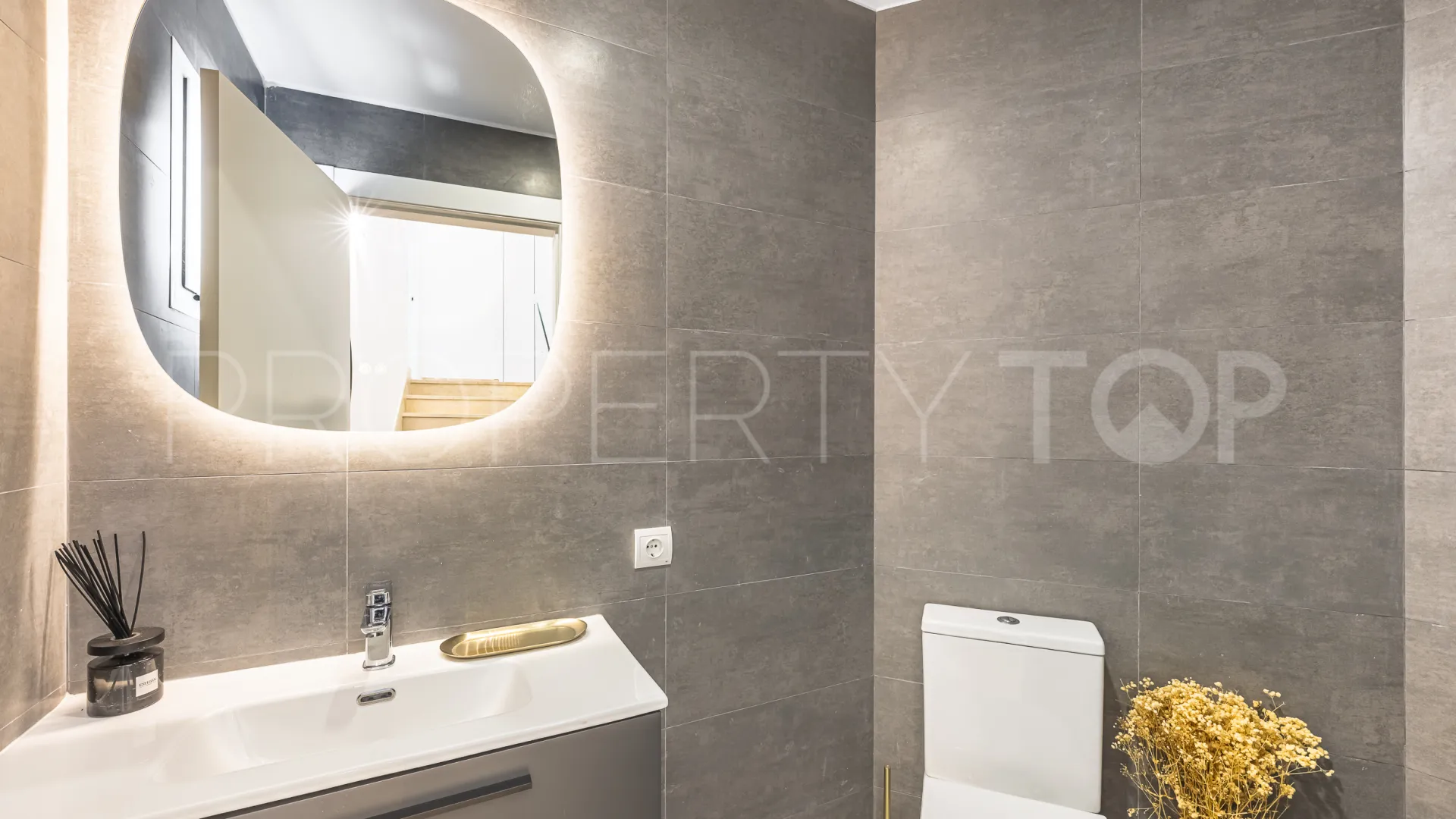 For sale town house in Marbella with 2 bedrooms