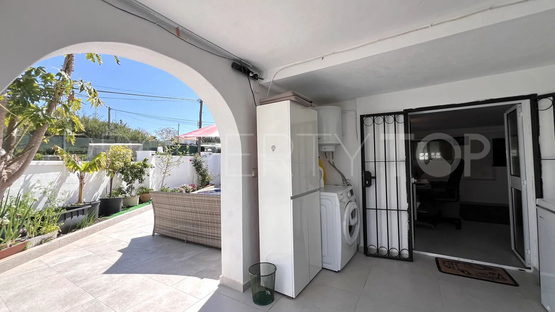 Estepona, adosado con 3 dormitorios en venta