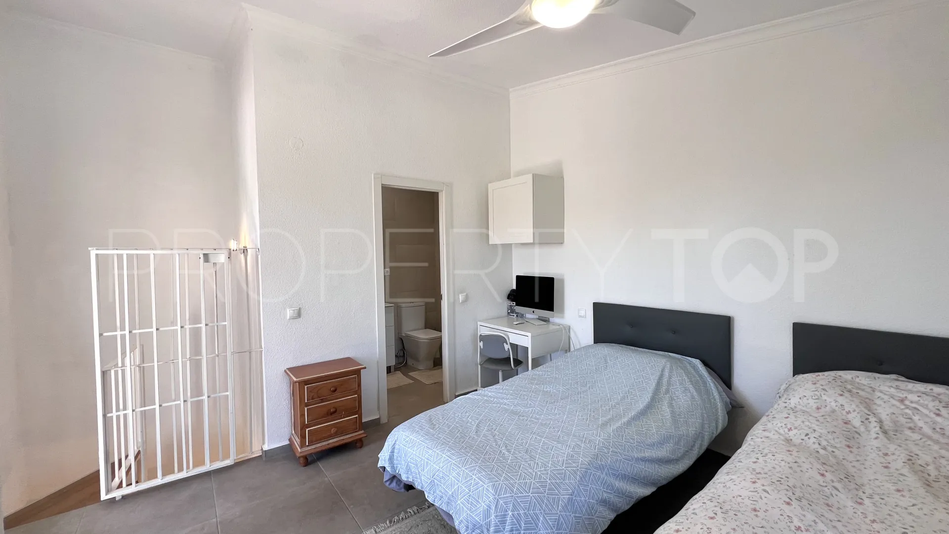 Estepona, adosado con 3 dormitorios en venta