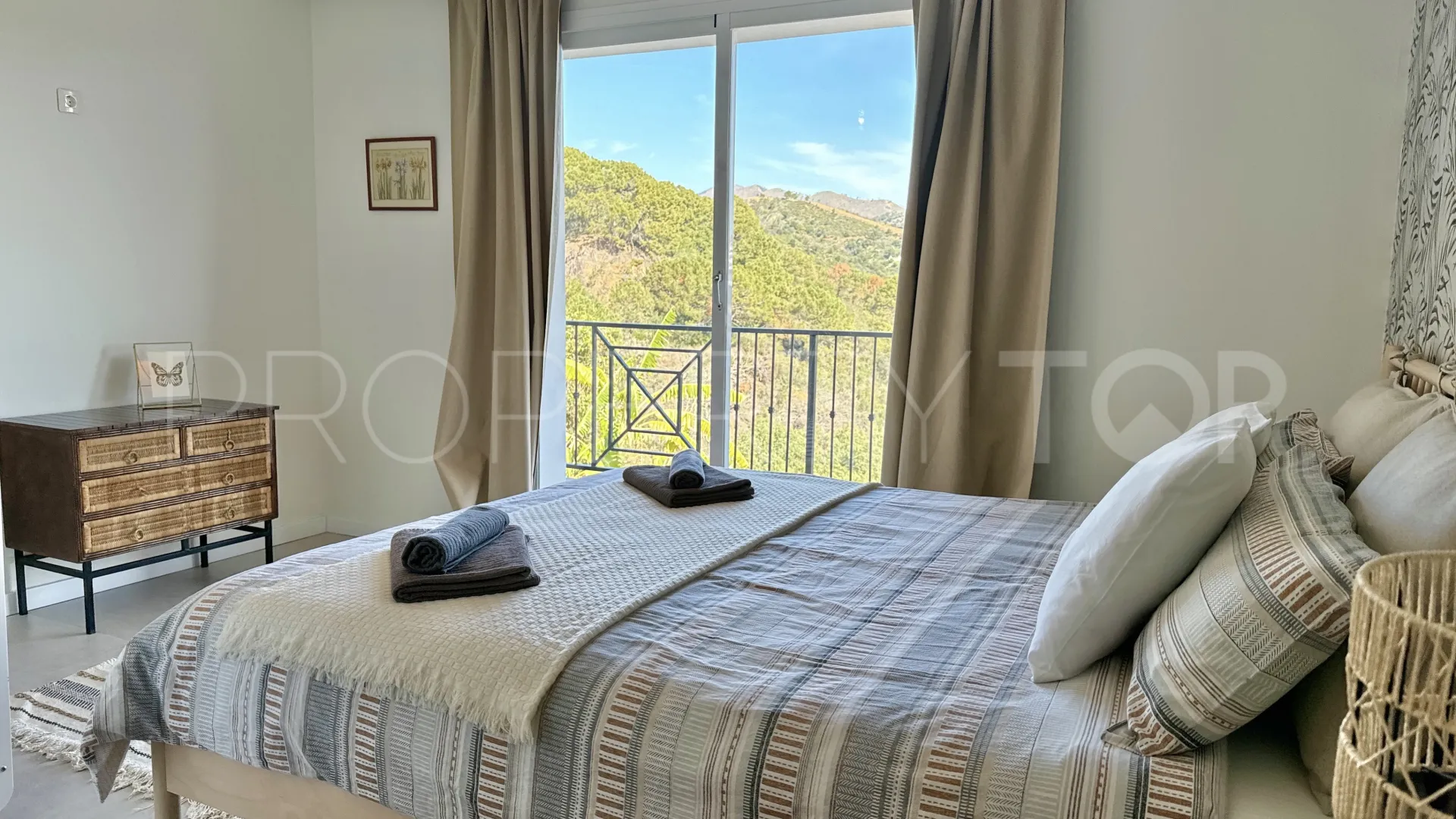 Altos de Estepona, casa de 3 dormitorios a la venta