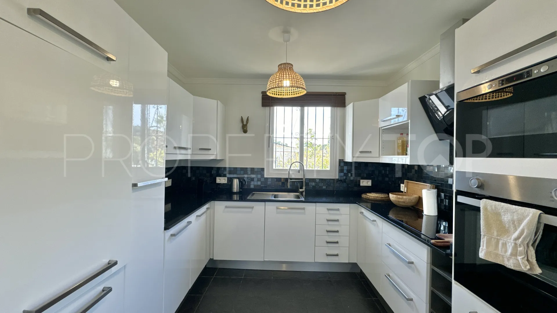 Altos de Estepona, casa de 3 dormitorios a la venta