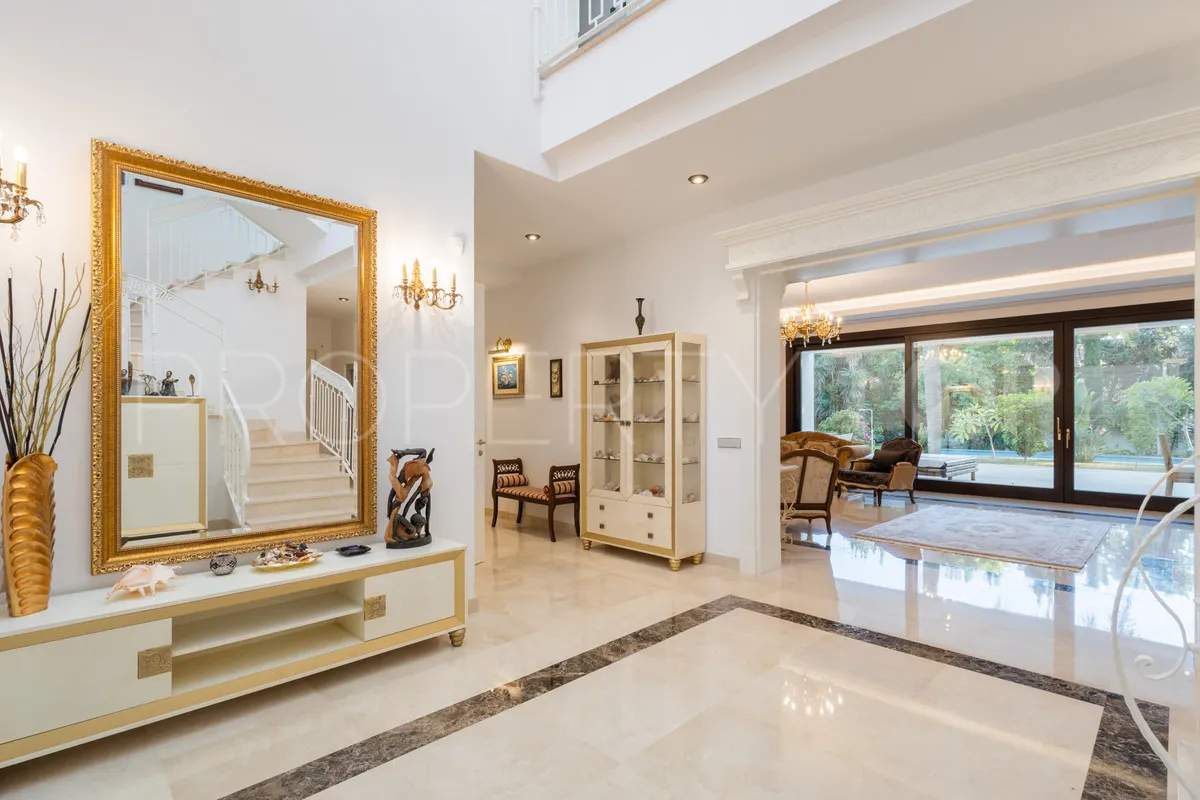 Villa a la venta en Guadalmina Baja de 7 dormitorios