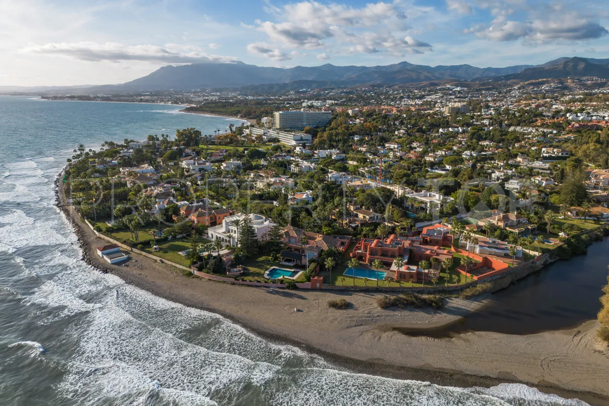 Villa a la venta en Guadalmina Baja de 7 dormitorios