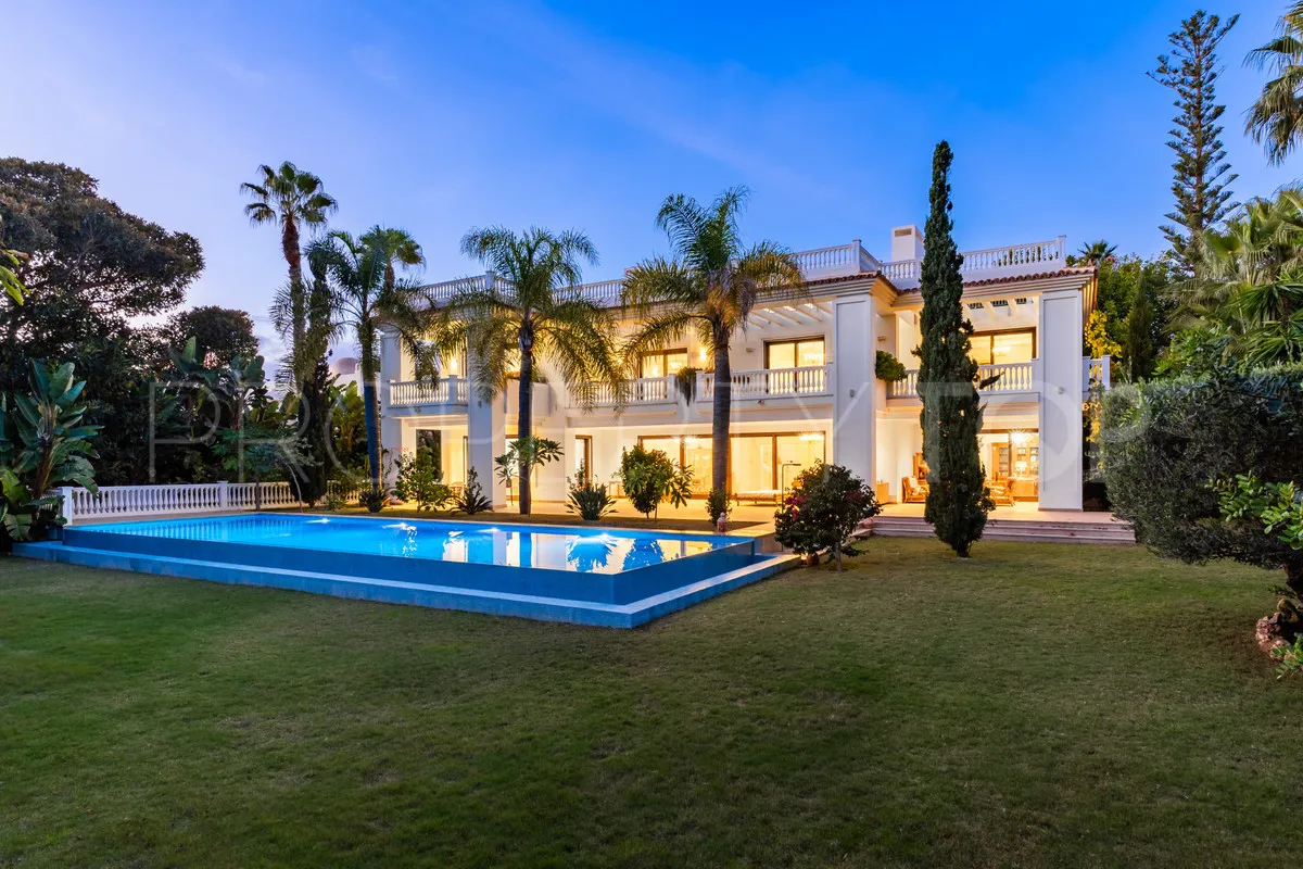Villa a la venta en Guadalmina Baja de 7 dormitorios