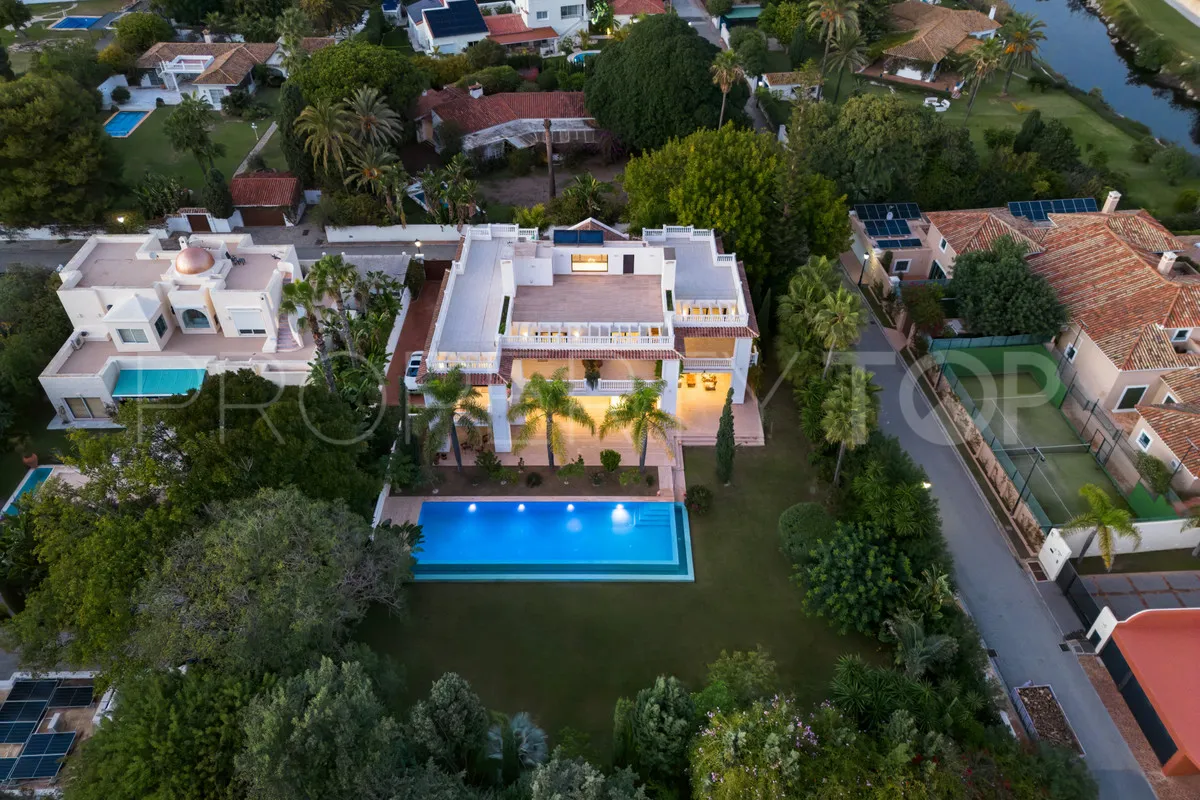 Villa a la venta en Guadalmina Baja de 7 dormitorios
