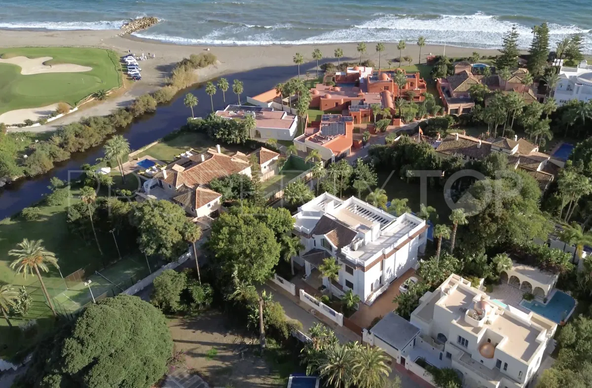 Villa a la venta en Guadalmina Baja de 7 dormitorios