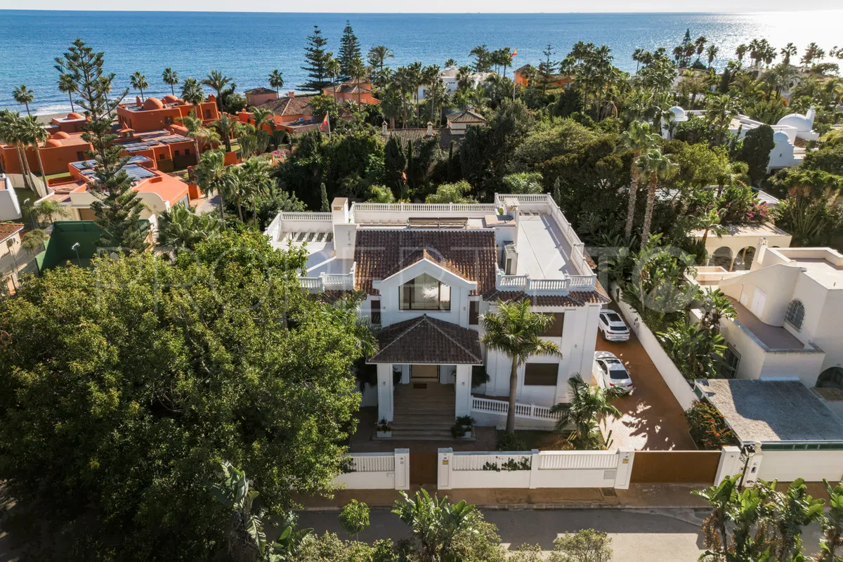 Villa a la venta en Guadalmina Baja de 7 dormitorios