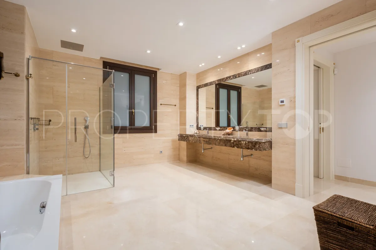 Villa a la venta en Guadalmina Baja de 7 dormitorios